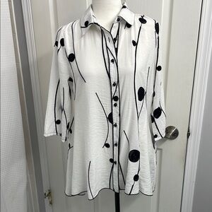Minkas Shirt Black & White Pattern 3/4 Sleeve Classic Collar Button Down Front